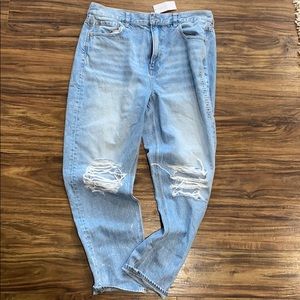 NWT American Eagle mom jeans. Size 14.